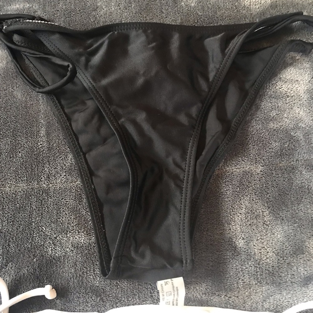 SHEIN Two pair of shein bikini bottoms size medium - Picture 3 of 3